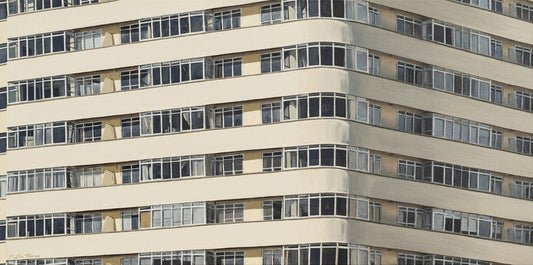 Painting by artist Martin Thomas of famous art deco building Embassy Court on Brighton